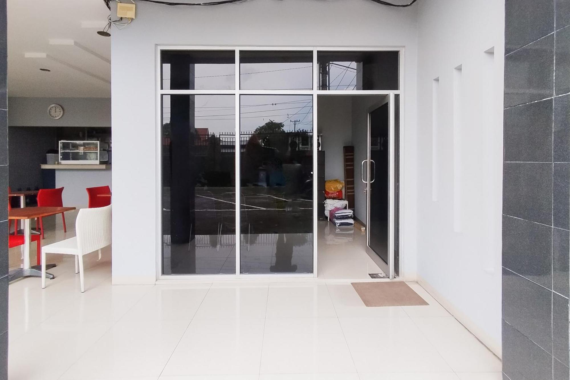 Reddoorz Syariah Near Lotte Grosir Medan Hotel Sunggal Exterior photo