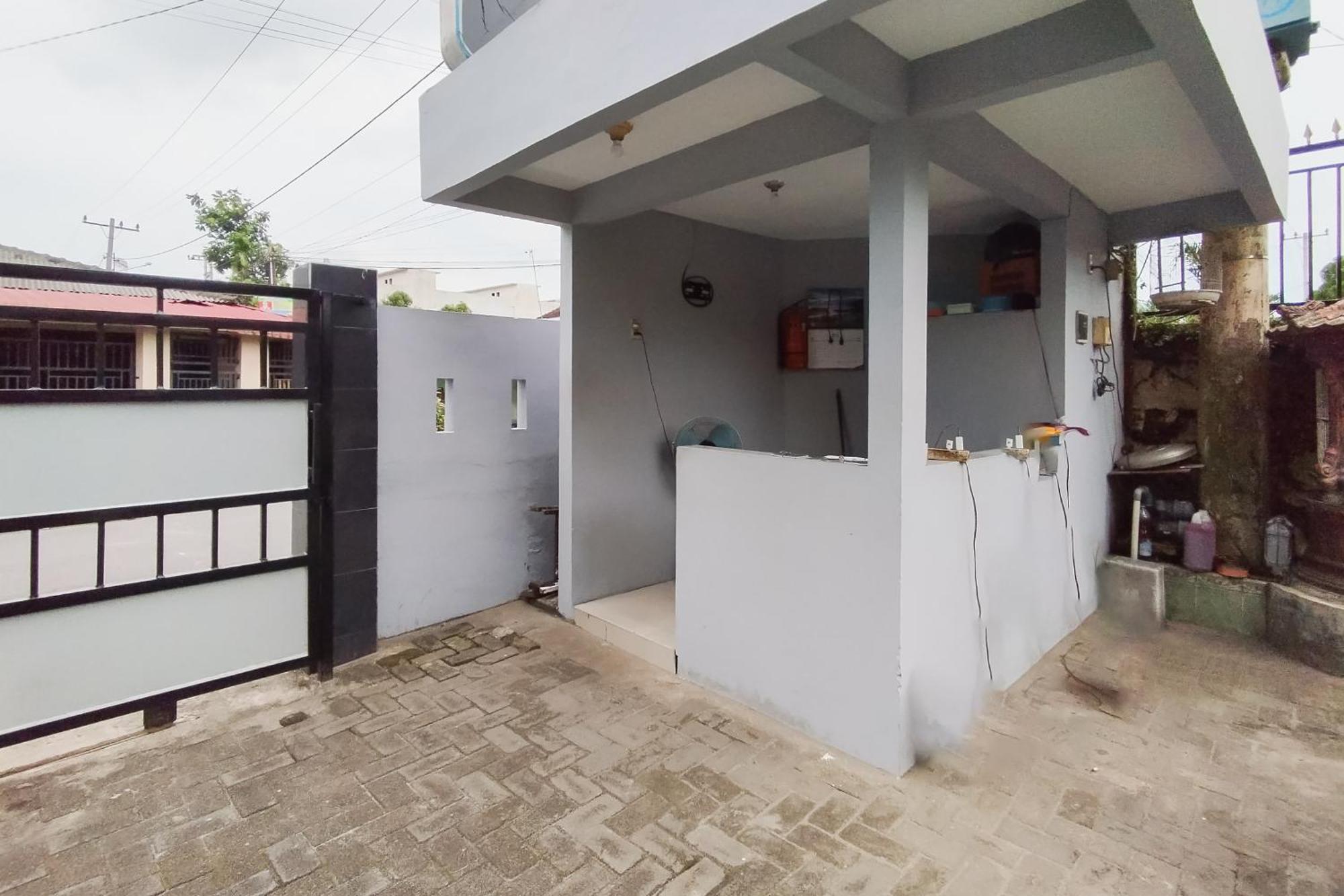 Reddoorz Syariah Near Lotte Grosir Medan Hotel Sunggal Exterior photo